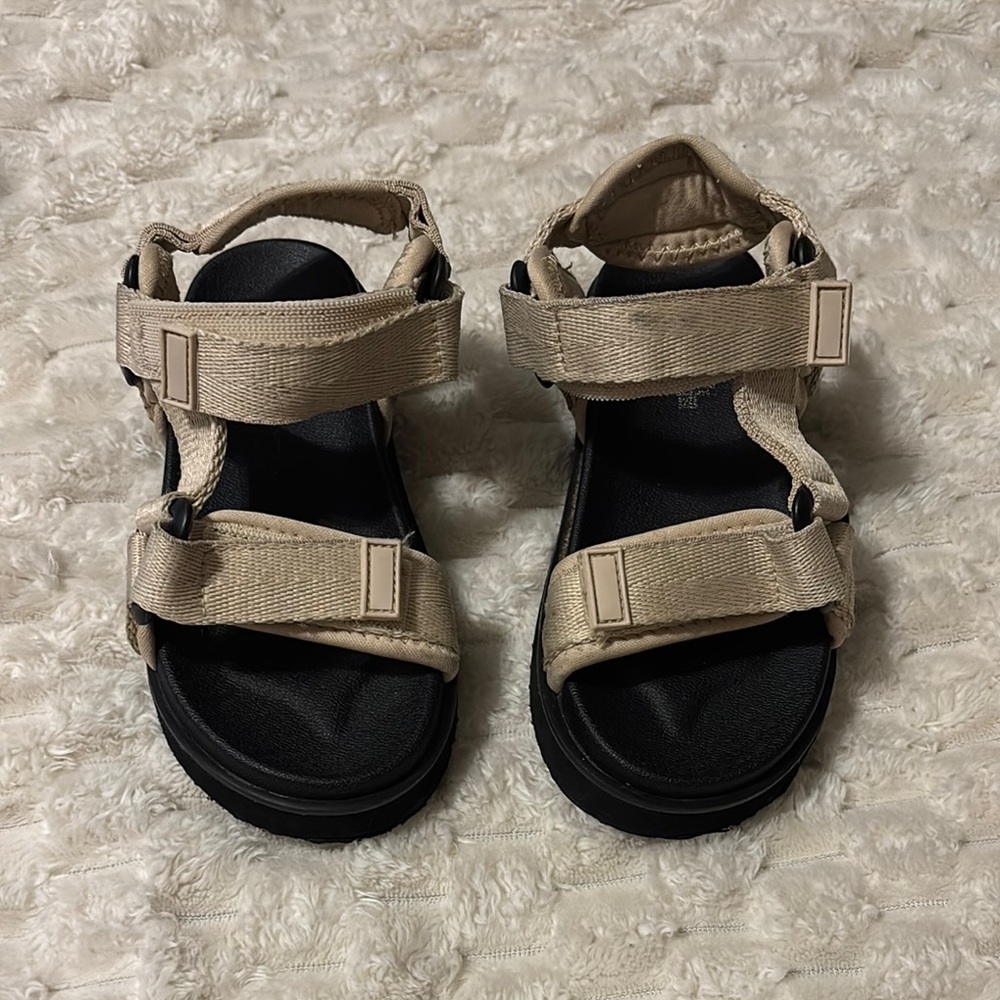 GAP Tan and Black Sandals with Adjustable Straps